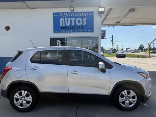 Silver Ice Metallic 2018 Chevrolet Trax LS