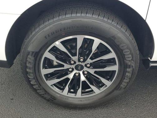 Oxford White 2025 Ford Expedition Max Platinum