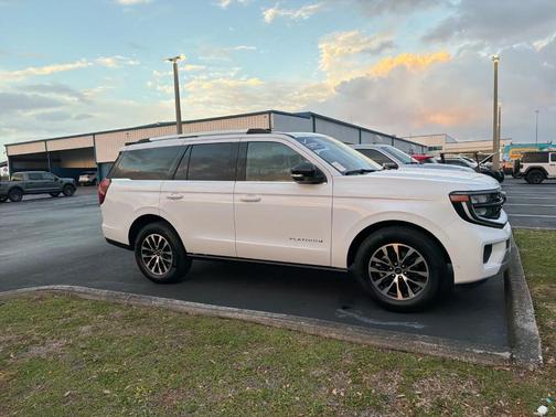 Oxford White 2025 Ford Expedition Platinum