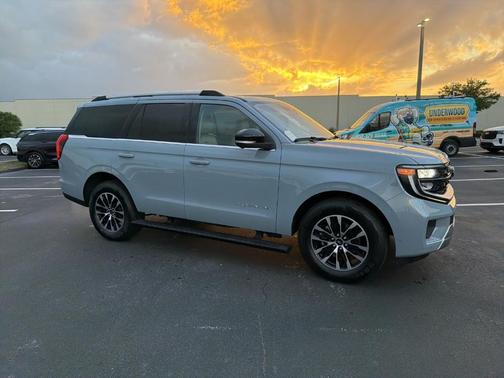 Gray Metallic 2025 Ford Expedition Platinum