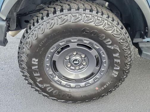 Azure Gray Metallic 2024 Ford Bronco Outer Banks