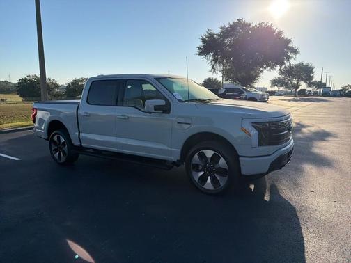 Avalanche 2023 Ford F-150 Lightning Platinum
