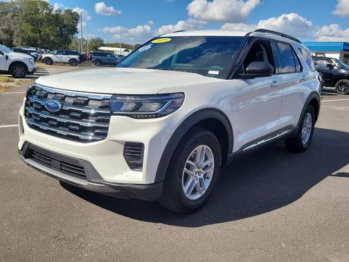 Star White 2025 Ford Explorer Active