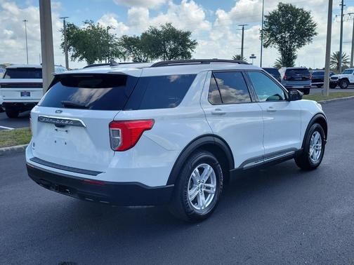 Oxford White 2021 Ford Explorer XLT