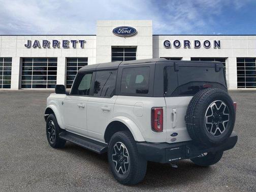 Oxford White 2025 Ford Bronco Outer Banks