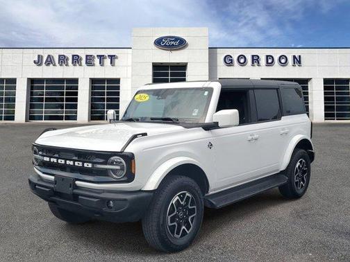 Oxford White 2025 Ford Bronco Outer Banks