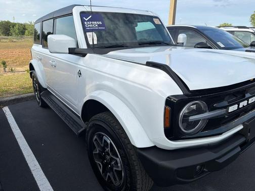 Oxford White 2025 Ford Bronco Outer Banks