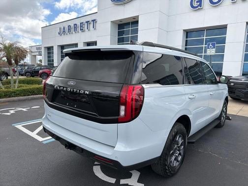 Silver Metallic 2025 Ford Expedition Active