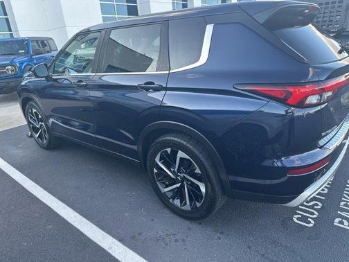 2022 Mitsubishi Outlander SE