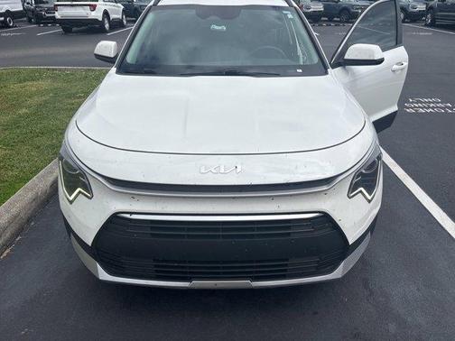 2024 Kia Niro LX