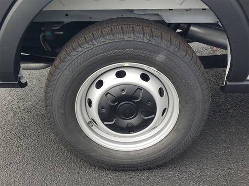 2025 Ford Transit-250 148 WB Medium Roof Cargo