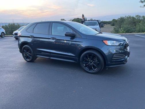 2022 Ford Edge SE