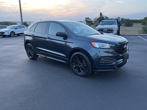 2022 Ford Edge SE