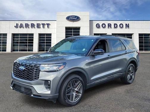 Gray Metallic 2025 Ford Explorer ST-Line