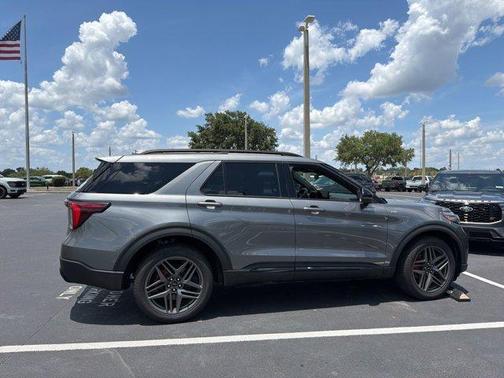 Gray Metallic 2025 Ford Explorer ST-Line