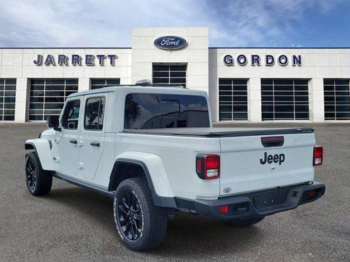 Bright White Clearcoat 2025 Jeep Gladiator Sport