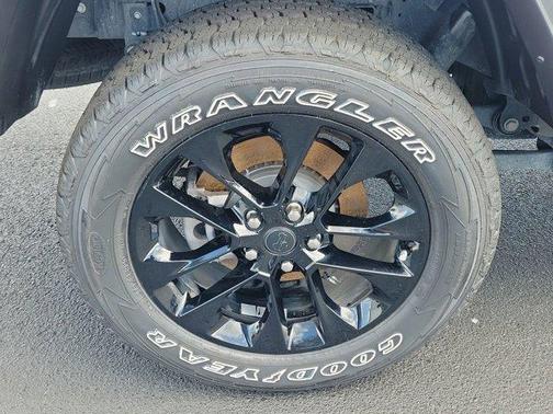 Bright White Clearcoat 2025 Jeep Gladiator Sport