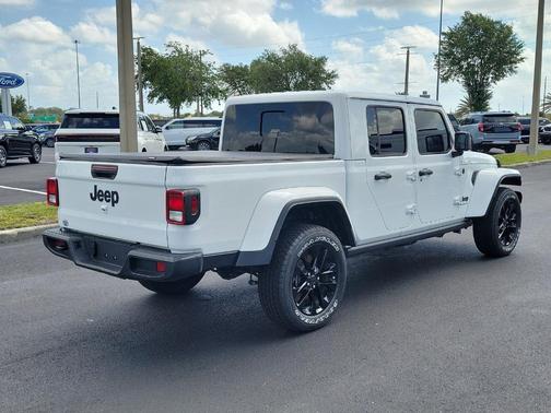 Bright White Clearcoat 2025 Jeep Gladiator Sport