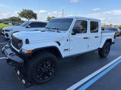 Bright White Clearcoat 2025 Jeep Gladiator Sport