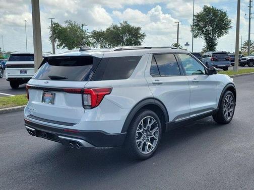 White Metallic 2025 Ford Explorer Platinum