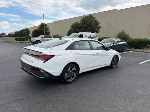 White 2025 Hyundai ELANTRA SEL Sport