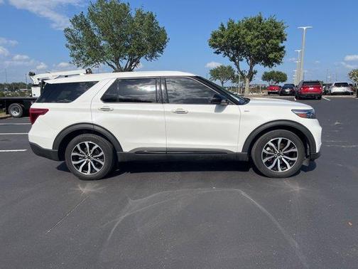 2022 Ford Explorer ST-Line