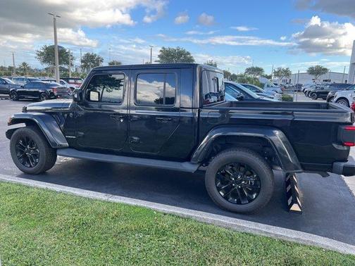 2022 Jeep Gladiator Overland