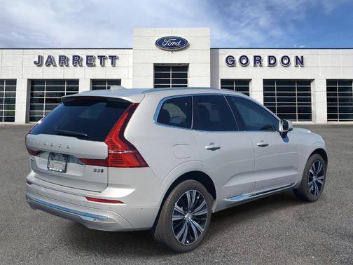 2023 Volvo XC60 B5 Plus Bright Theme