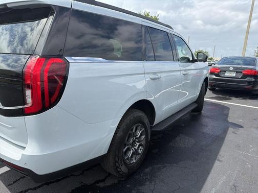 Silver Metallic 2025 Ford Expedition Active