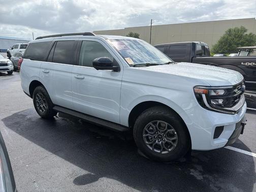 Silver Metallic 2025 Ford Expedition Active