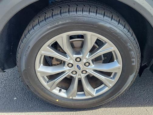 Blue Metallic 2022 Ford Explorer Limited