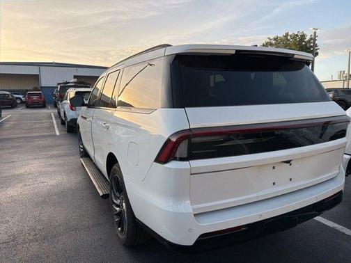 White Metallic 2025 Lincoln Navigator Reserve