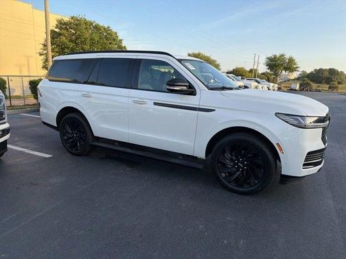 White Metallic 2025 Lincoln Navigator Reserve