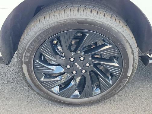 White Metallic 2025 Lincoln Navigator Reserve
