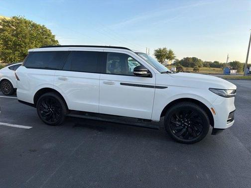 White Metallic 2025 Lincoln Navigator Reserve