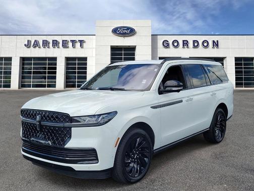 White Metallic 2025 Lincoln Navigator Reserve