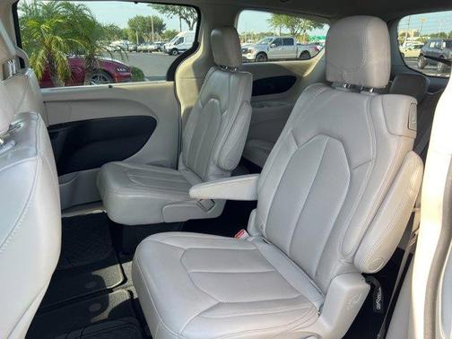 2021 Chrysler Voyager LXI