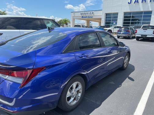 2023 Hyundai ELANTRA SE