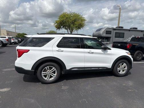 Oxford White 2024 Ford Explorer XLT