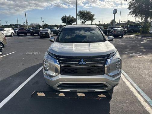 2022 Mitsubishi Outlander SE