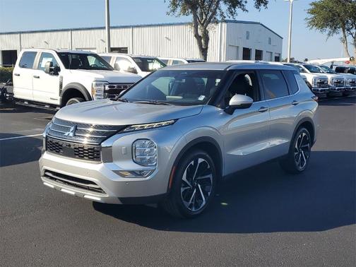 2022 Mitsubishi Outlander SE