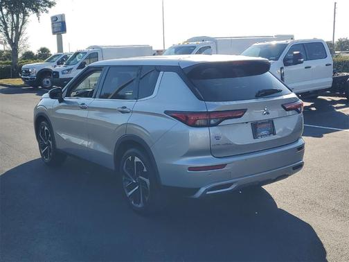 2022 Mitsubishi Outlander SE