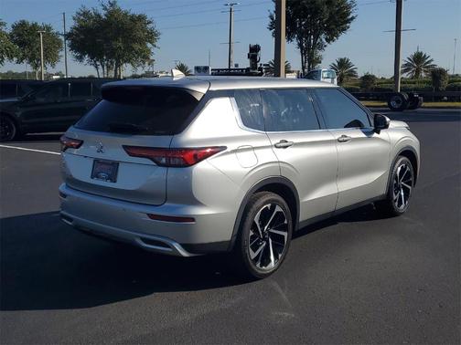 2022 Mitsubishi Outlander SE