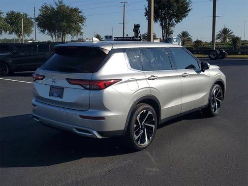 2022 Mitsubishi Outlander SE
