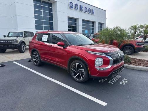 2023 Mitsubishi Outlander SE
