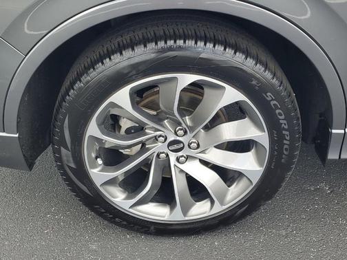 Gray Metallic 2025 Lincoln Aviator Premiere