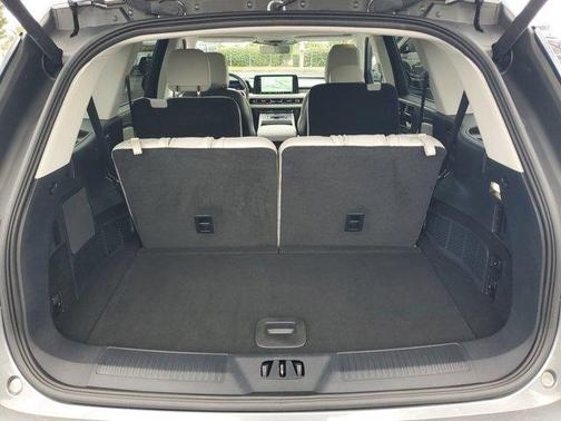Gray Metallic 2025 Lincoln Aviator Premiere