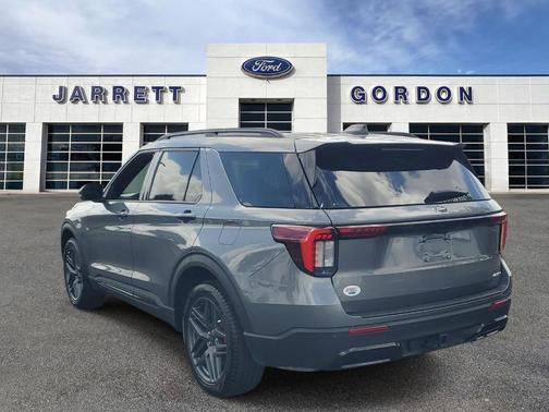 Gray Metallic 2025 Ford Explorer ST-Line
