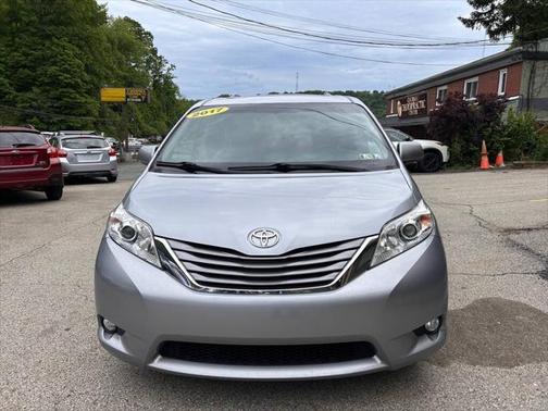 2017 Toyota Sienna XLE