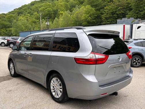 2017 Toyota Sienna XLE